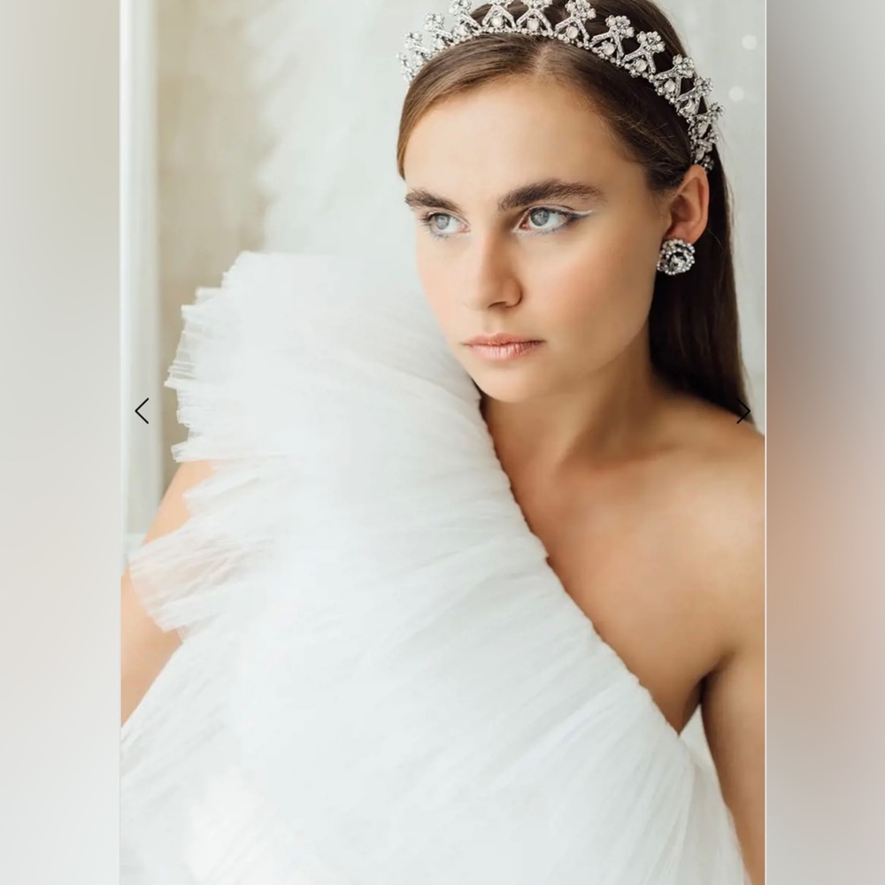 MT 20-05 Marie Elena bridal Crown